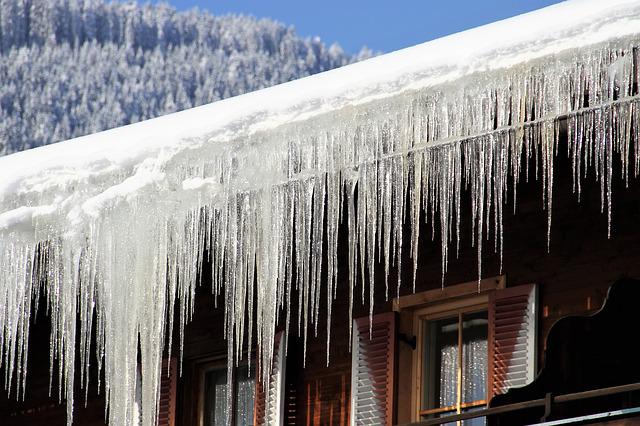 un gouttière gelée